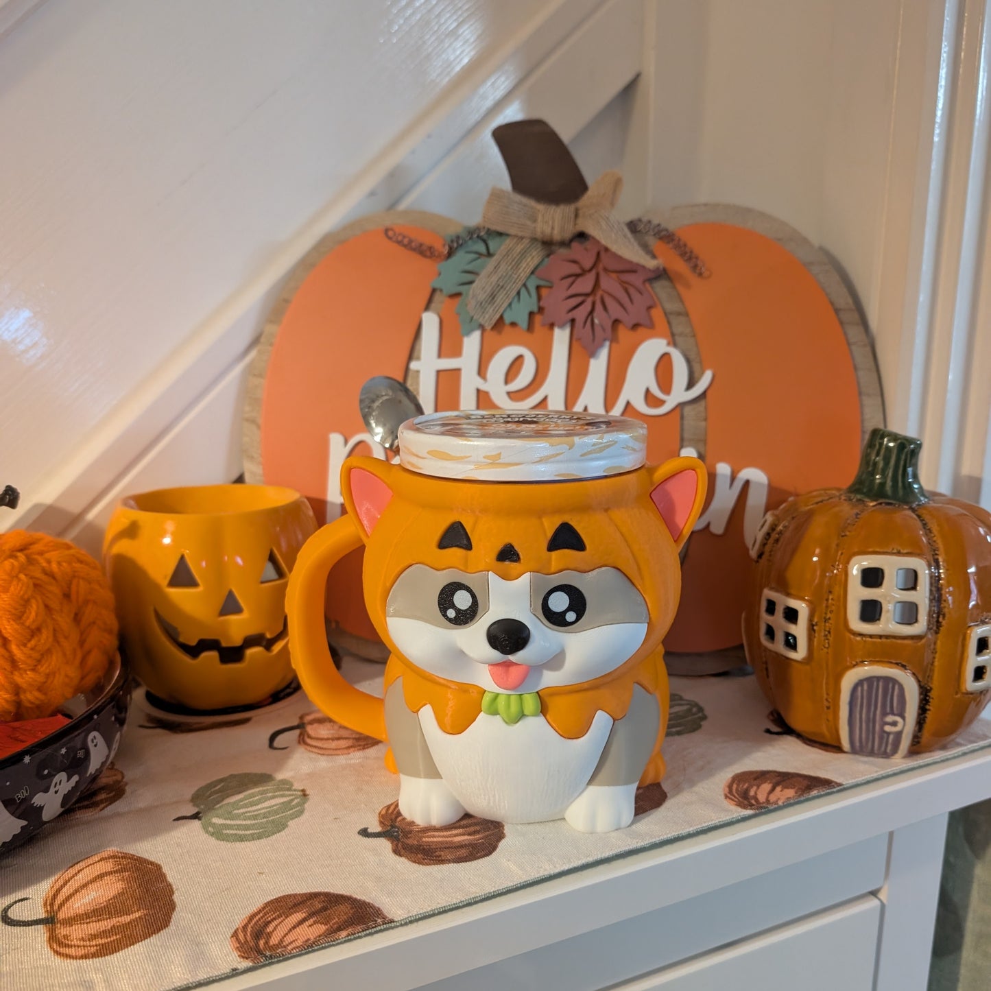 Kevin the Pumpkin Corgi – Ice Cream Pint Holder