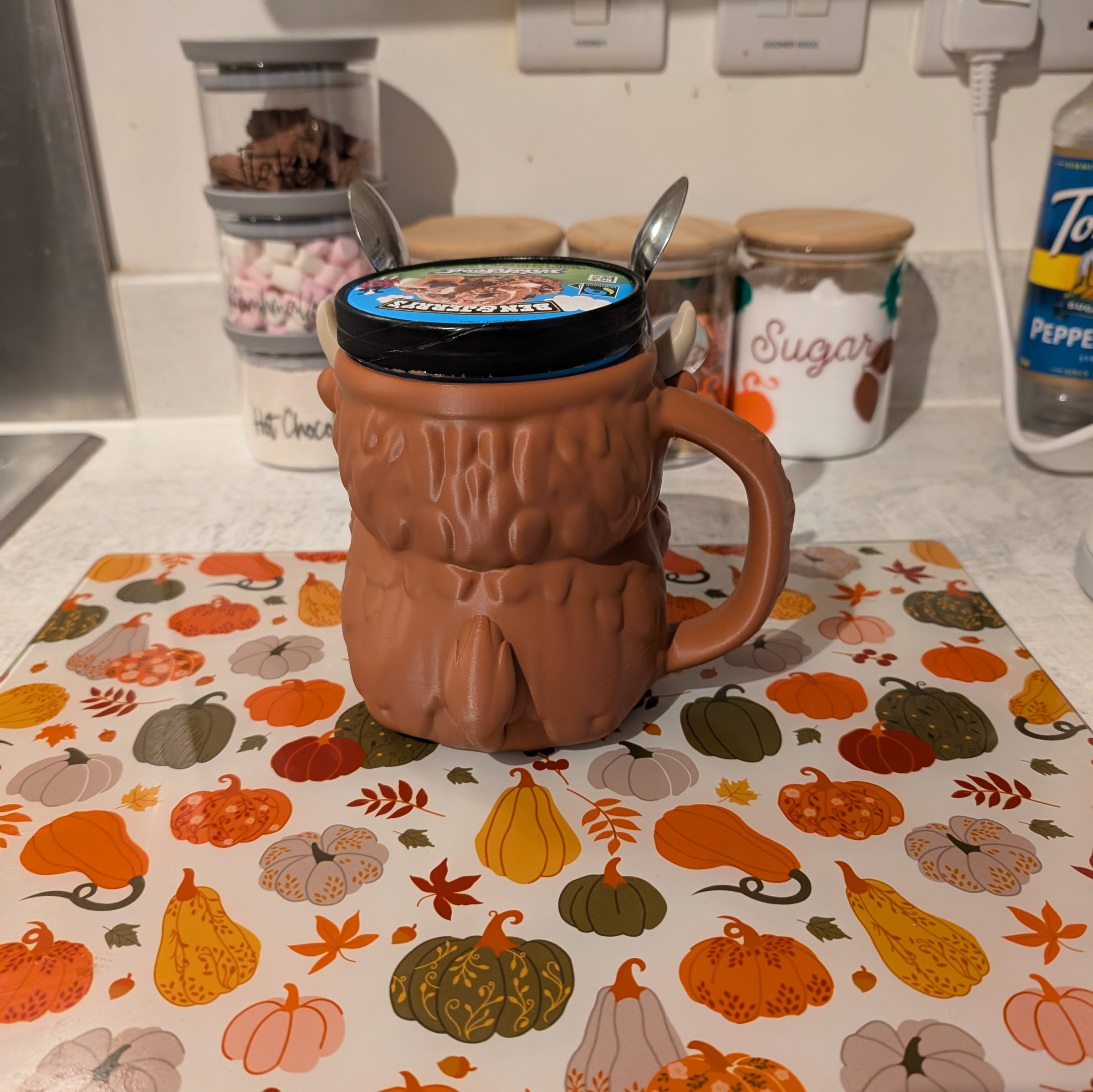 Ferdinand the Highland Cow Ice Pint Holder