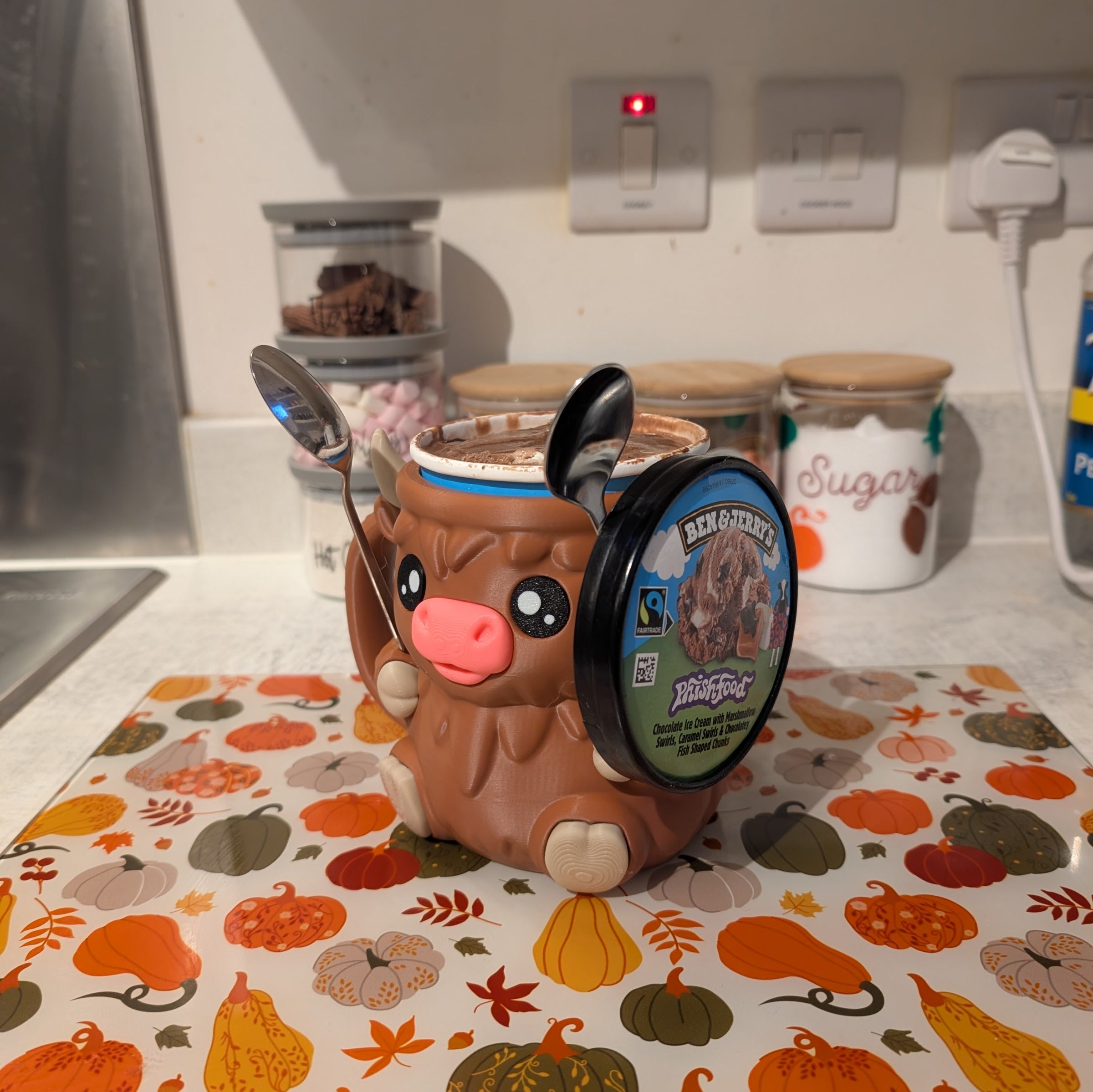 Ferdinand the Highland Cow Ice Pint Holder