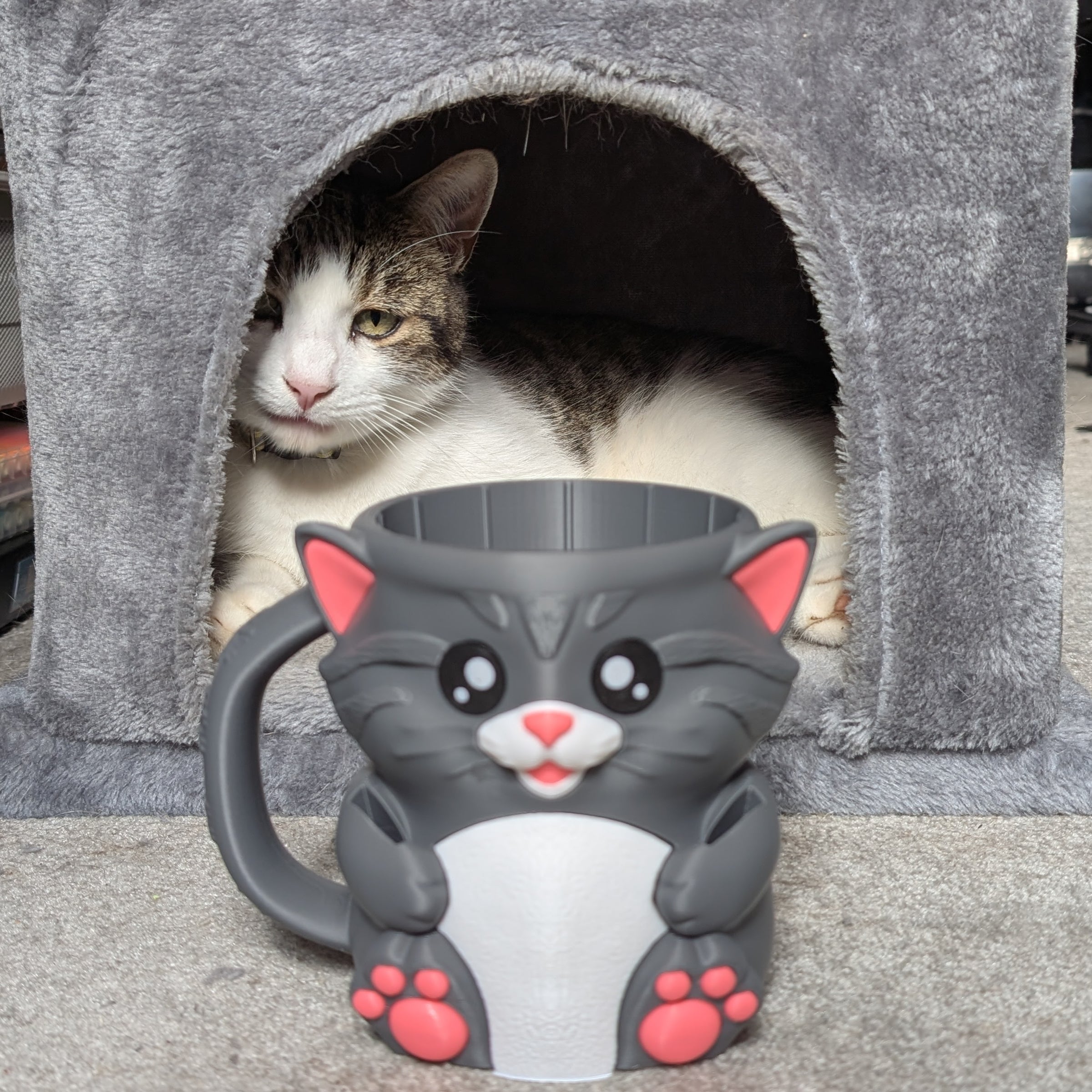 Cuddles the Cat Ice Pint Holder