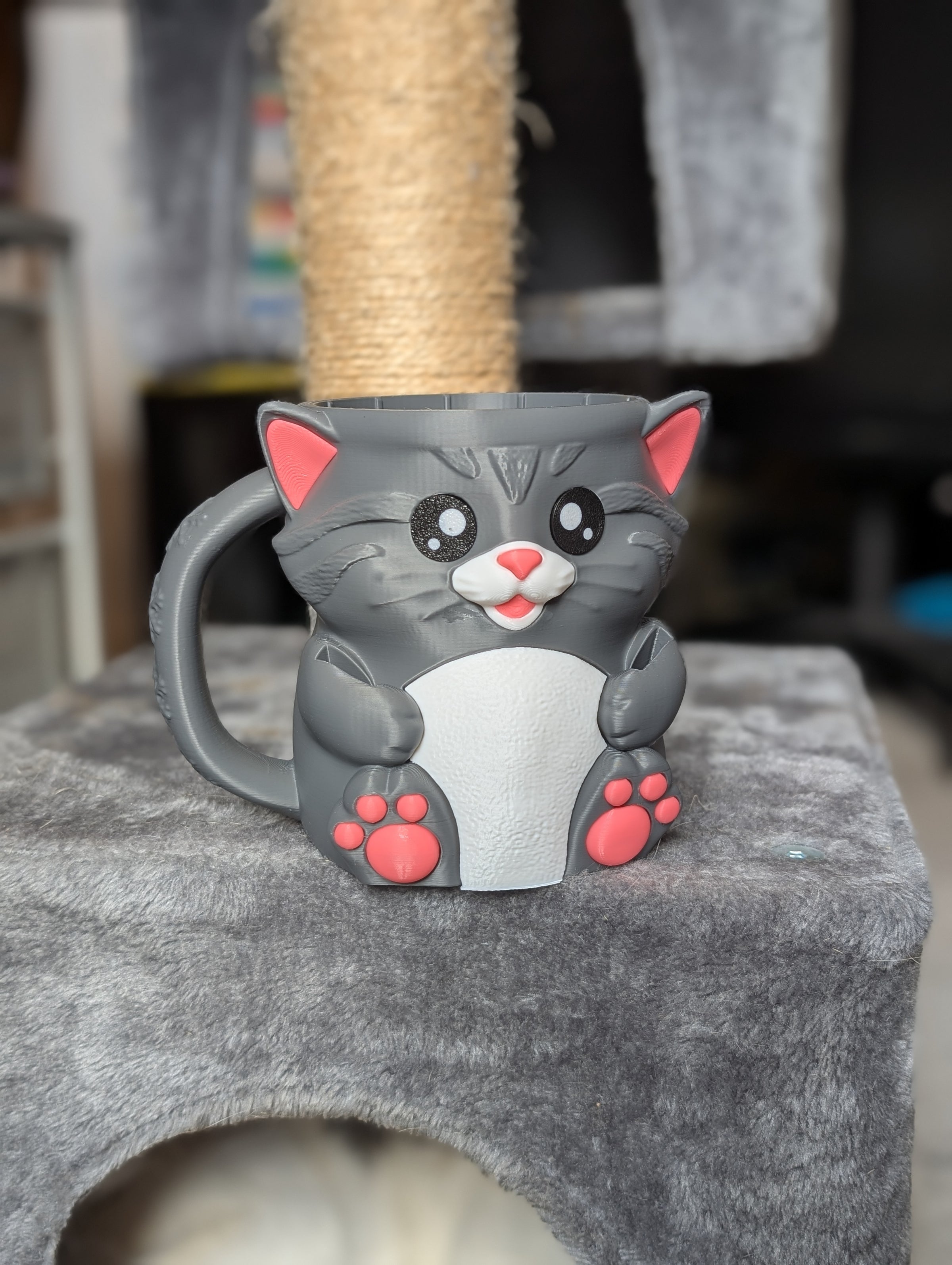 Cuddles the Cat Ice Pint Holder
