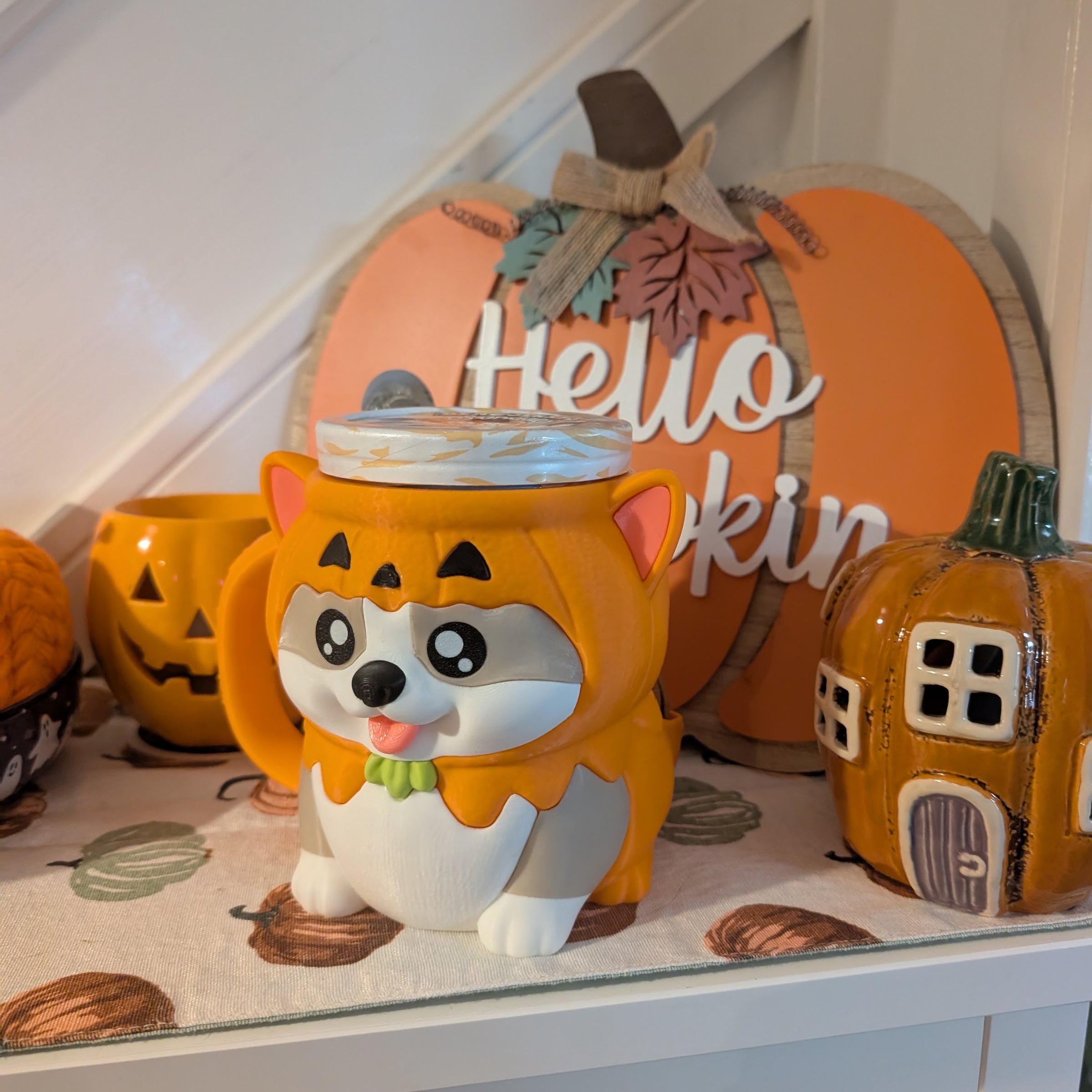 Kevin the Pumpkin Corgi – Ice Cream Pint Holder